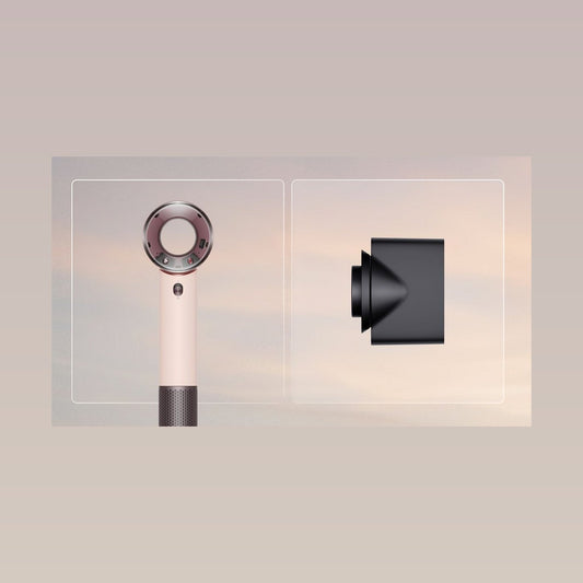 Dyson Supersonic Reise-Haartrockner neben der Aufbewahrungstasche