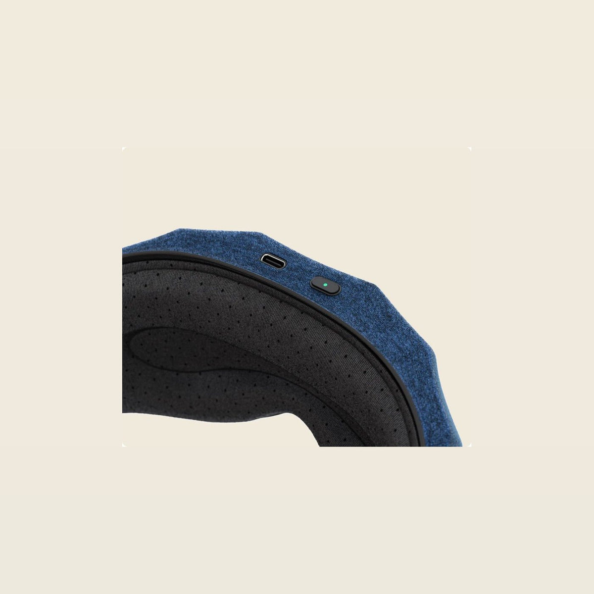 Detailansicht der SleepMask mit Ladeanschluss