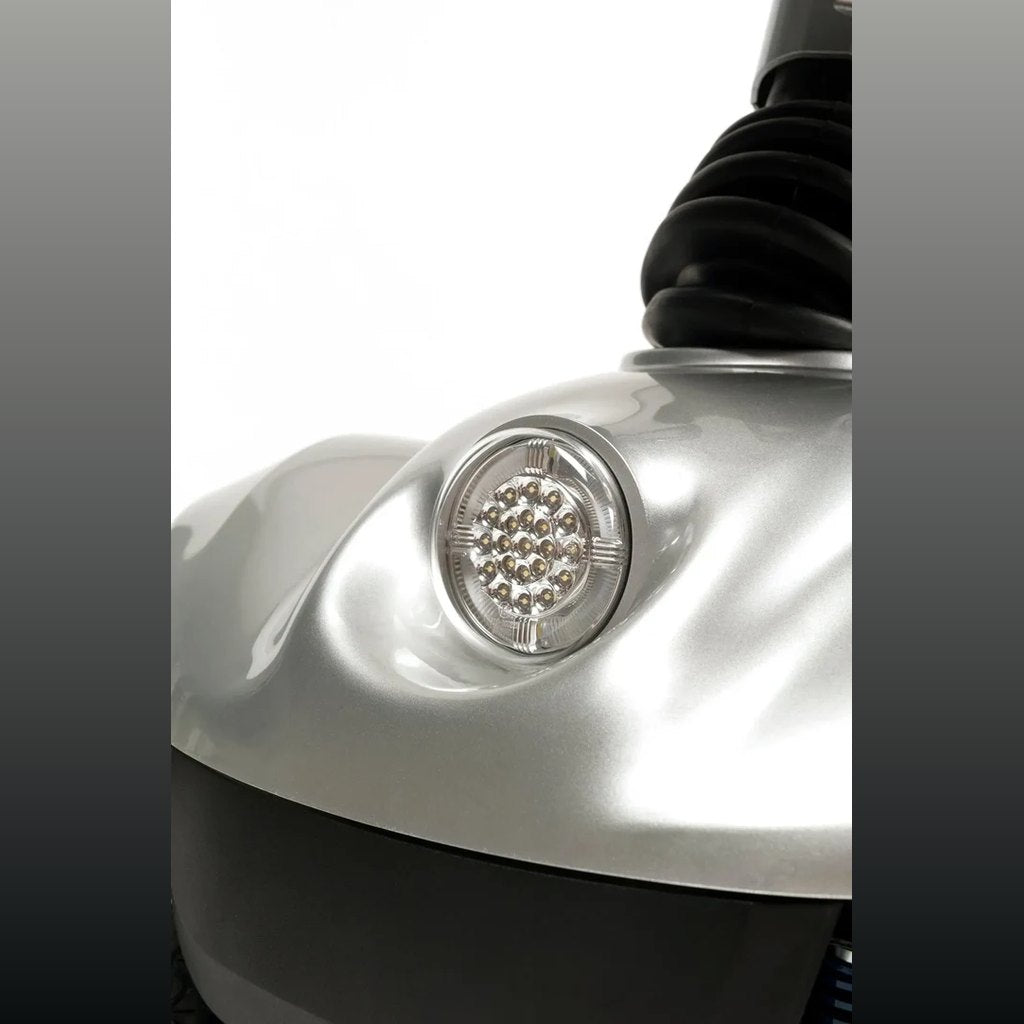 LED-Frontscheinwerfer in der Frontverkleidung