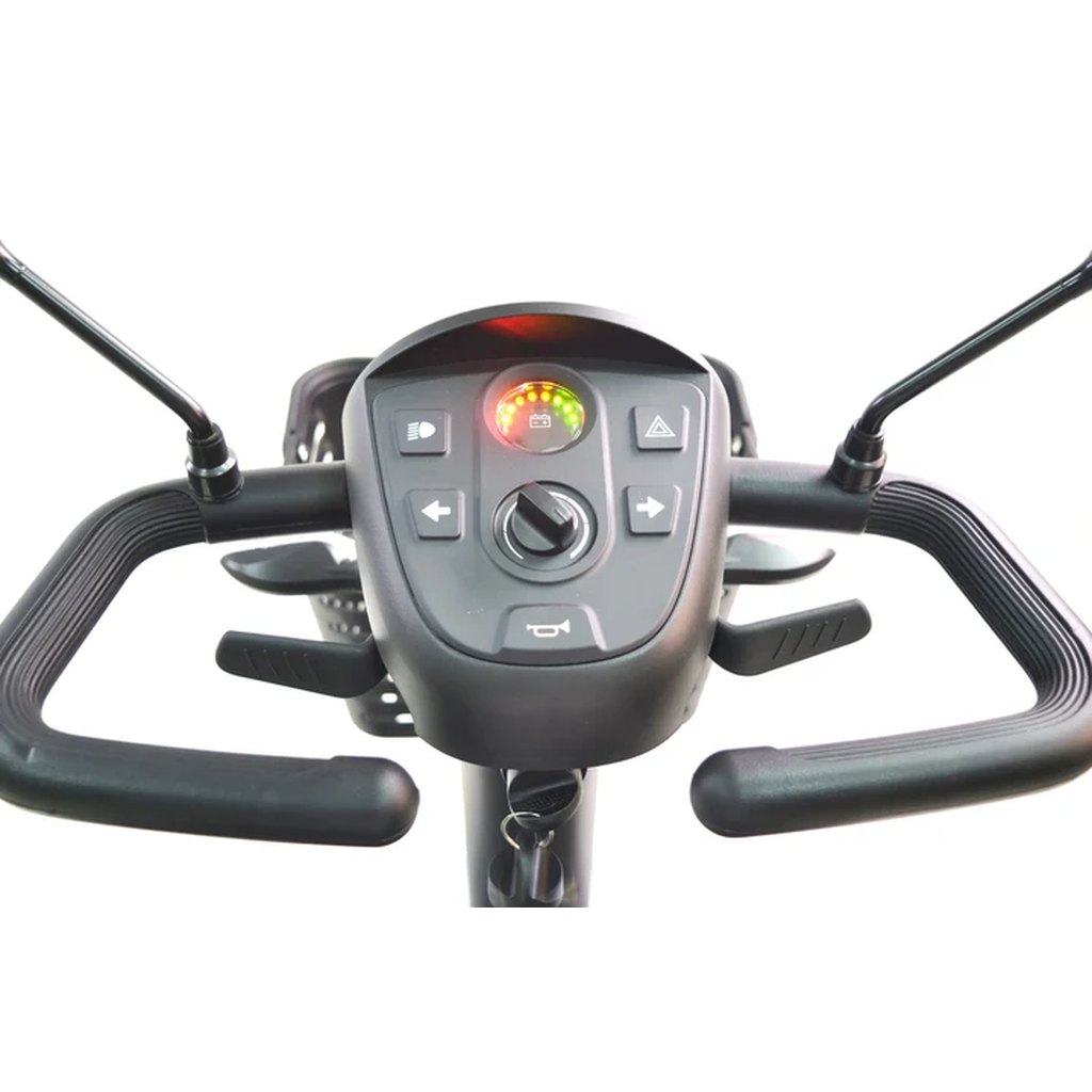 Cockpit des Ponza mit Bedienelementen am Deltalenker