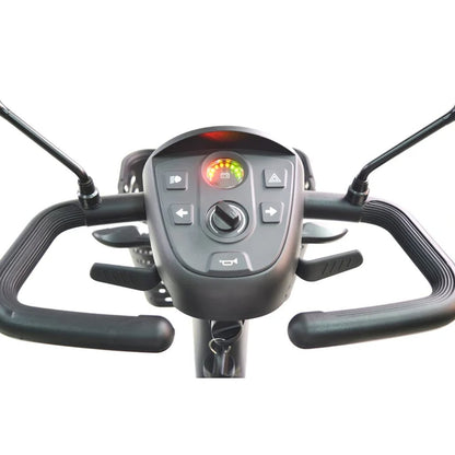Cockpit des Ponza mit Bedienelementen am Deltalenker