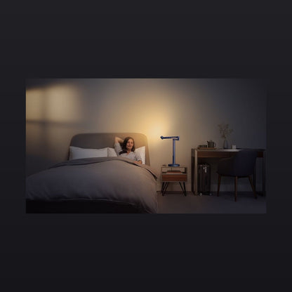 Dyson Solarcycle Morph Tischleuchte im Schlafzimmer