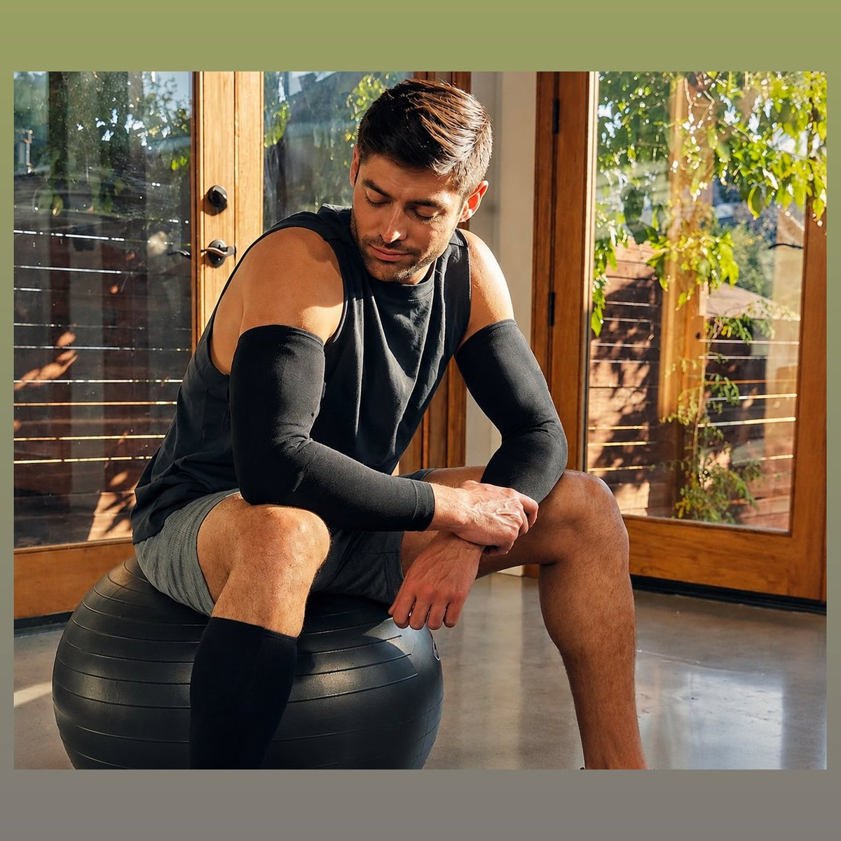 Sportler trägt die RecoveryPulse Arm beim Training