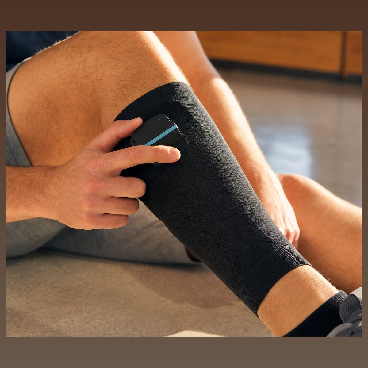 Frau legt die RecoveryPulse Calf an der Wade an