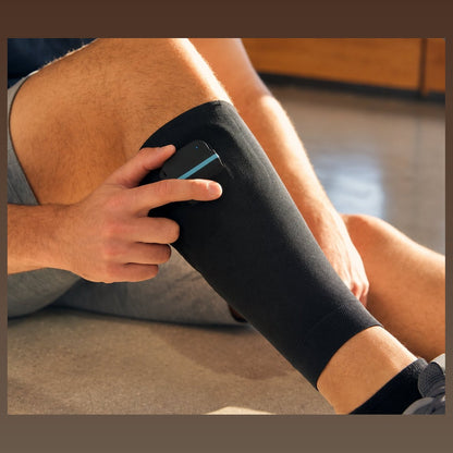 Frau legt die RecoveryPulse Calf an der Wade an